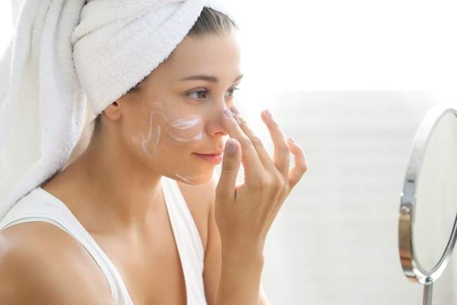 Berapa Lama Jeda Memakai Skincare Sebelum Mencoba Produk Lain?
