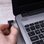 Charging Laptop yang Benar
