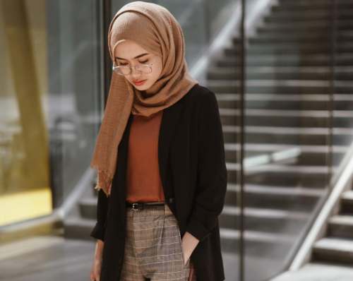 5 Style Padu Padan Hijab dengan Blazer Agar Terlihat Modis