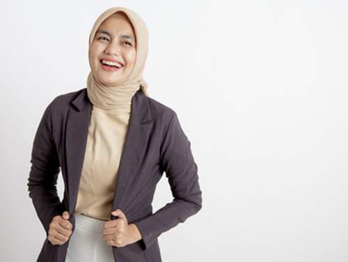 6 Outfit Kantor Wanita Hijab, Super Stylish & Modis!