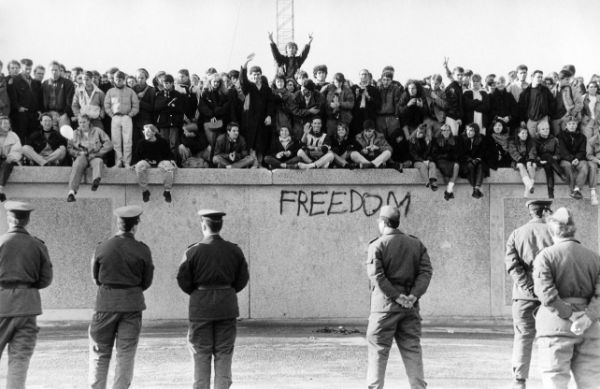 Faktor Berdirinya Tembok Berlin