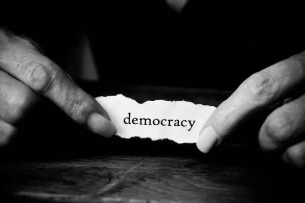 Makna dan Hakikat Demokrasi